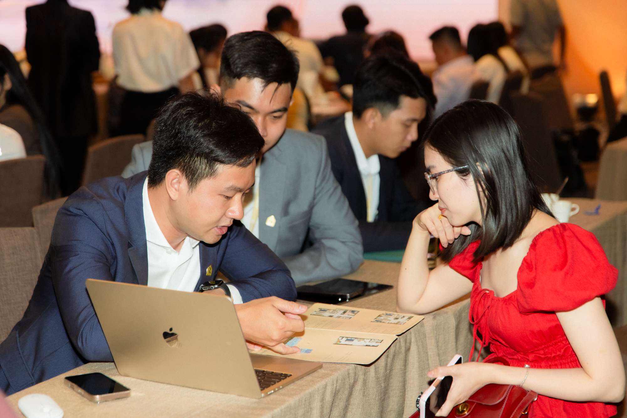 “MÁCH NƯỚC” NHÀ ĐẦU TƯ TRÁNH LÃI SUẤT THẢ NỔI LÊN ĐẾN 15%/NĂM